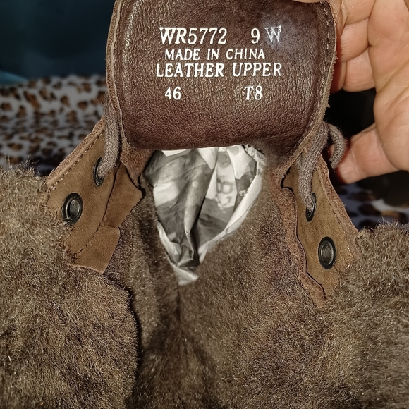 Women's Leather Rockport Boots w/Faux Fur trim and lining size 9W - Picture 7 of 9